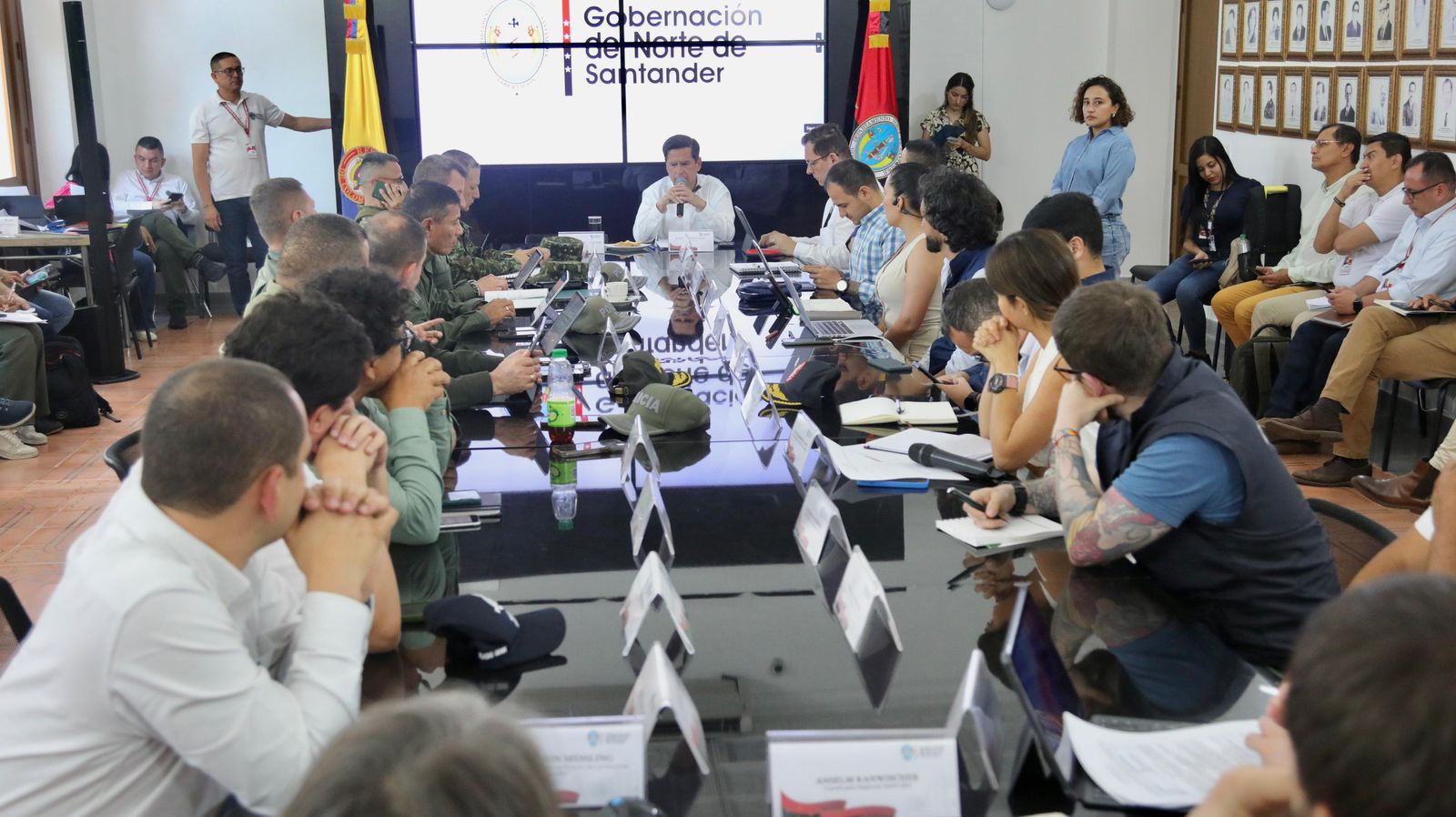 El ministro del Interior, Juan Fernando Cristo, lideró un encuentro en Cúcuta sobre la situación en el Catatumbo.