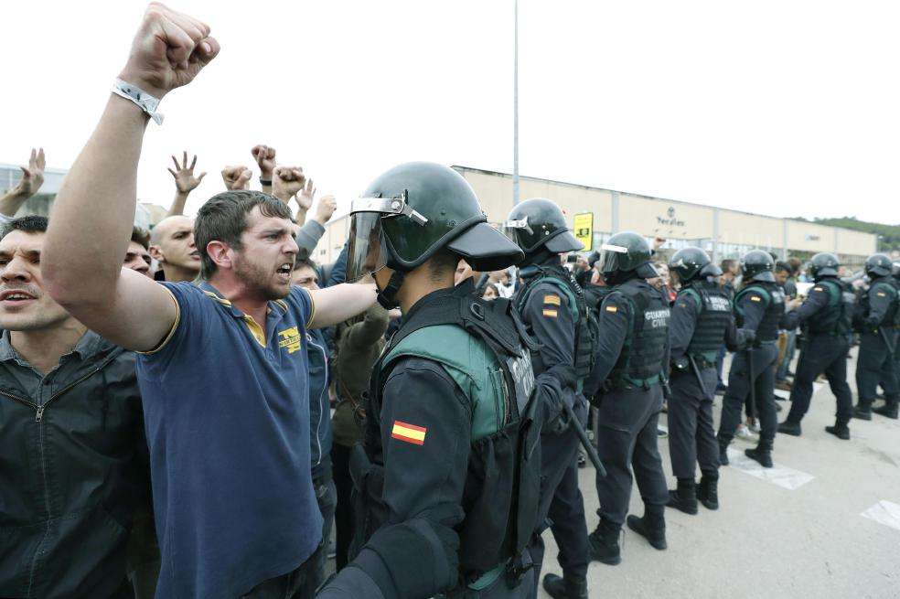 Las autoridades españolas intentaron impedir las votaciones del referendo de Cataluña. / EFE