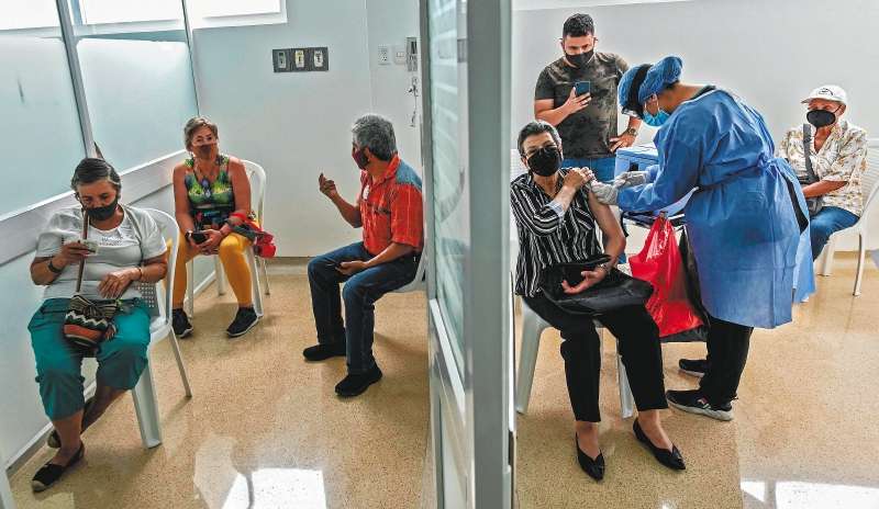 En Colombia es posible que el 89% de la población ya haya tenido COVID-19, según el INS. / AFP