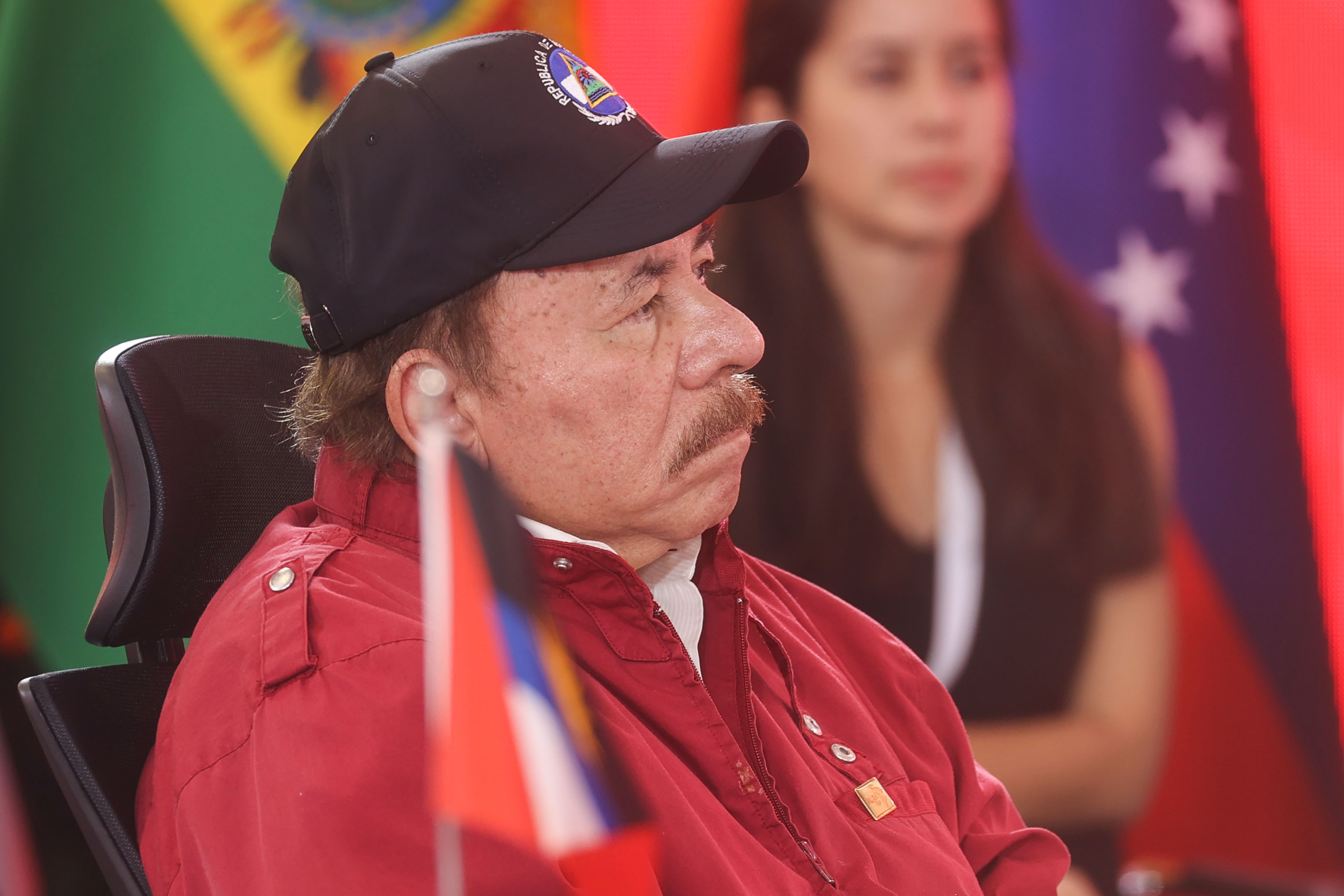 AME173. BOGOTÁ (COLOMBIA), 21/11/2024.- Fotografía de archivo del 24 de abril de 2024 del presidente de Nicaragua, Daniel Ortega, durante la Cumbre ALBA en el Palacio de Miraflores, en Caracas (Venezuela). Daniel Ortega ha propuesto una iniciativa de reforma parcial a la Constitución que ha sido duramente criticada por los opositores y por la OEA, al plantear que se amplíe de 5 a 6 años el período presidencial, establecer la figura de "copresidenta", que el Ejecutivo "coordine" los demás poderes del Estado o la creación de la Policía Voluntaria, acusada de ser una fuerza paramilitar. EFE/ Miguel Gutiérrez ARCHIVO