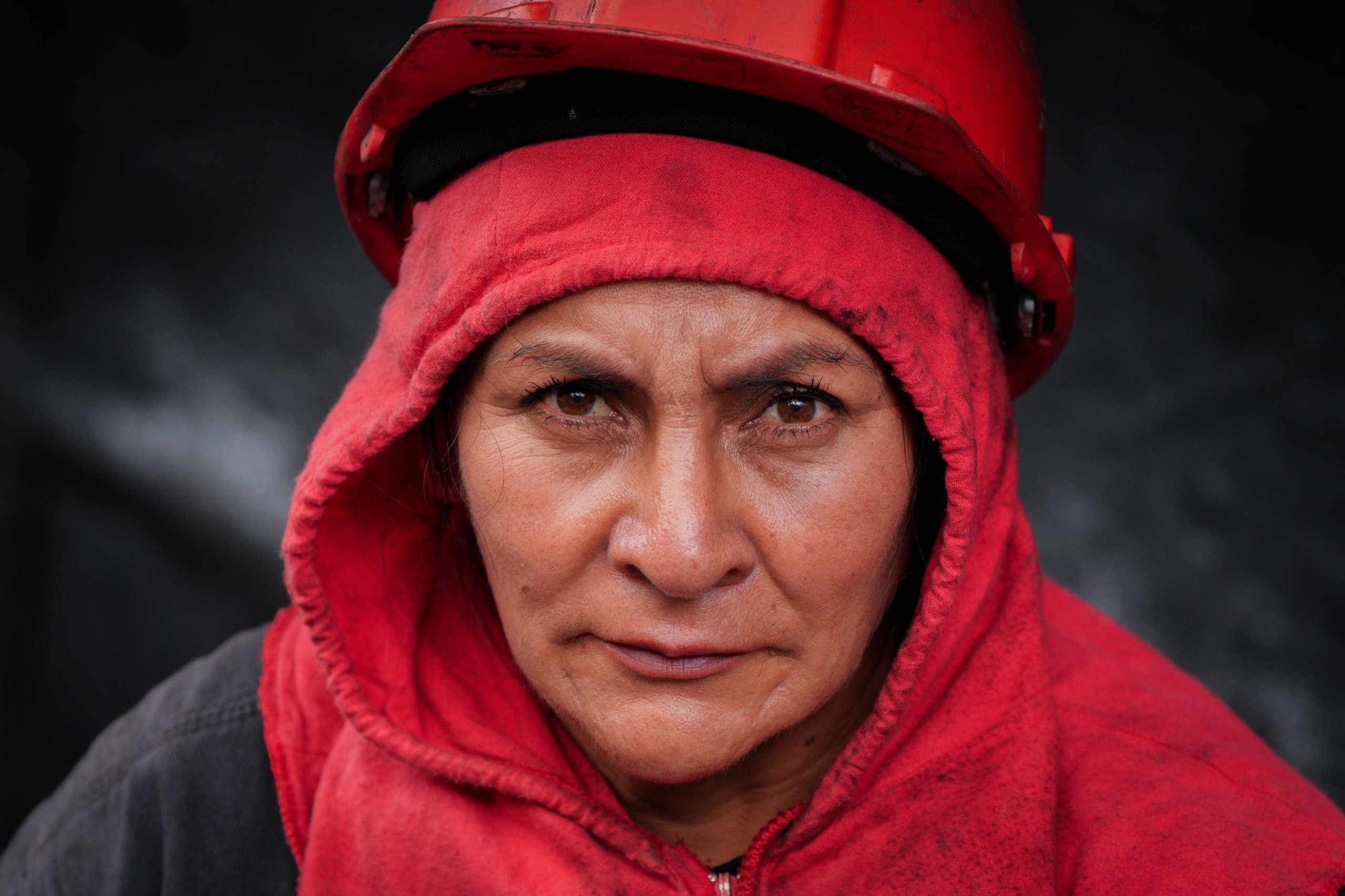 Ayda Nova trabaja como “patiera” en una mina de carbón de la región de Ubaté. Su labor consiste en separar manualmente las rocas del mineral que baja por las bandas transportadoras.
