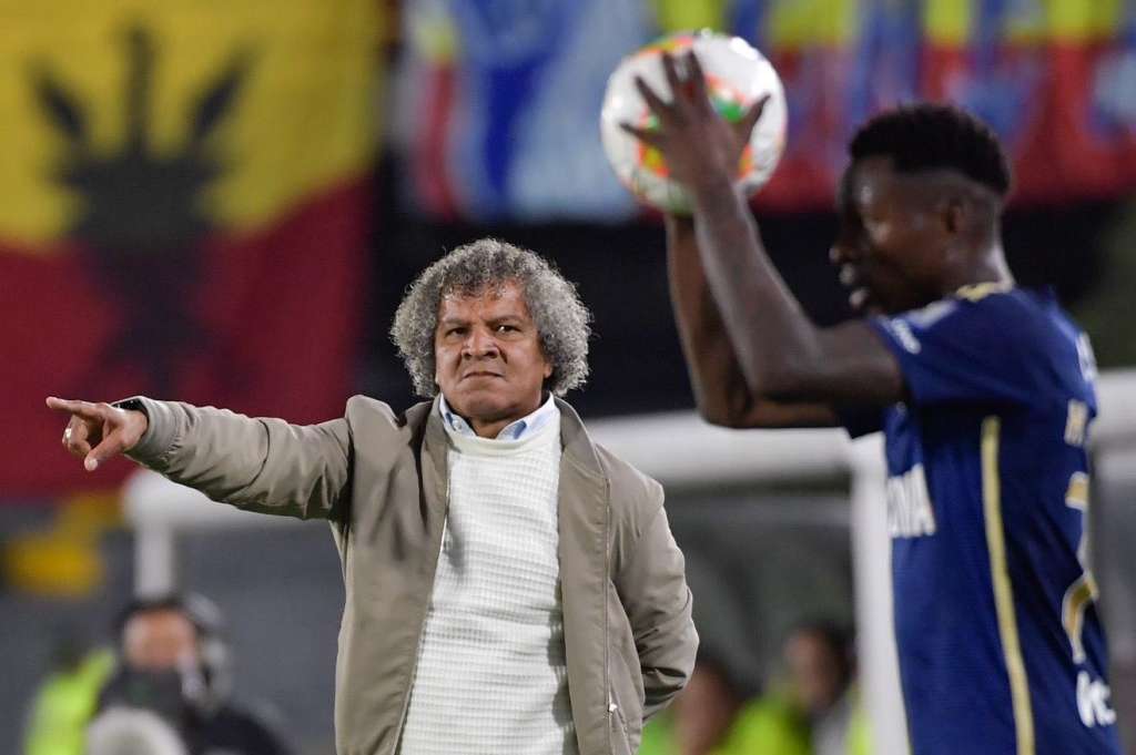 Alberto Gamero (izq.), DT de Millonarios.