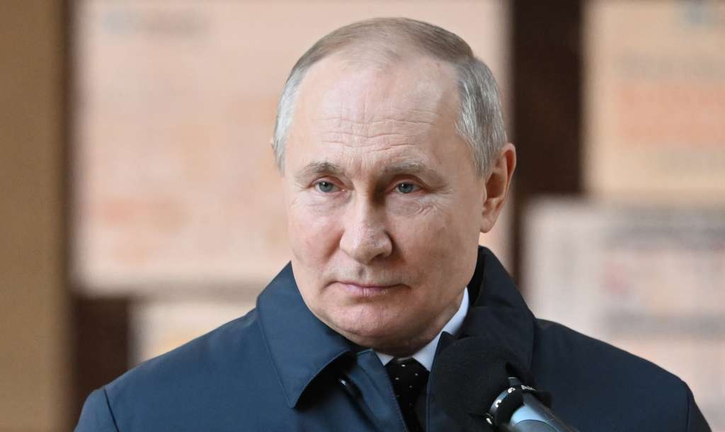Moscow (Russian Federation), 26/02/2022.- Russian President Vladimir Putin visits the construction site of the National Space Agency on the premises of the Khrunichev State Research and Production Space Centre, in Moscow, Russia, 27 February 2022. (Rusia, Moscú) EFE/EPA/SERGEI GUNEYEV/SPUTNIK/KREMLIN POOL / POOL