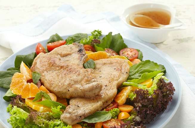 Chuletas glasé en ensalada cítrica