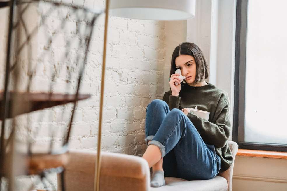 Piscis
Los Piscis viven sus emociones con mucha intensidad. Así como la alegría los puede impulsar a hacer cosas divertidas, el miedo los puede paralizar por completo y evitar que se tomen decisiones.

En ocasiones, los Piscis pueden sufrir de baja autoestima y esto resulta en que no creen que cuenten con las suficientes capacidades para hacer algo. Por esta razón, se acobardan y no emprenden nuevos proyectos.