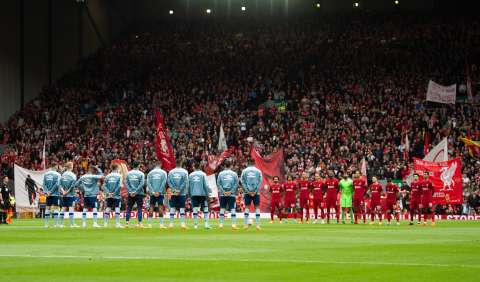 “God Save the King”, el himno fue abucheado en el partido de Liverpool