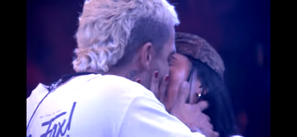 Altafulla y Karina García se dieron apasionado beso. Su mánager reaccionó