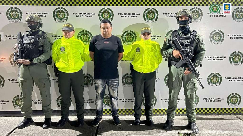 Alias Nacho es hermano del líder de la banda delincuencial, Andrés Felipe Marín Silva, alias Pipe Tuluá, quien se encuentra en la cárcel por los delitos de homicidio y concierto para delinquir.