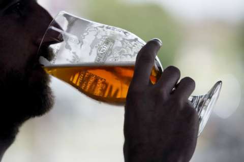 AB InBev llama a rebelión de accionistas de SABMiller para aceptar fusión