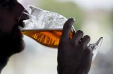 AB InBev llama a rebelión de accionistas de SABMiller para aceptar fusión