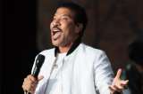 Lionel Richie, un padre modelo, burlón y vengativo