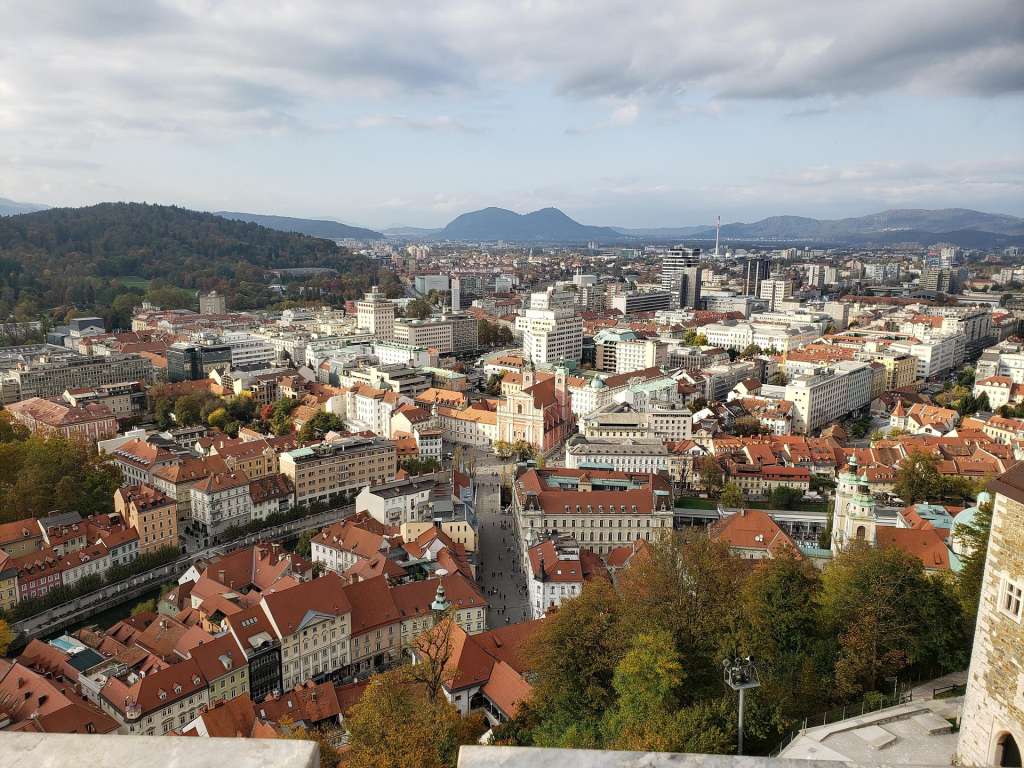 Liubliana es la capital y la ciudad más grande de Eslovenia.