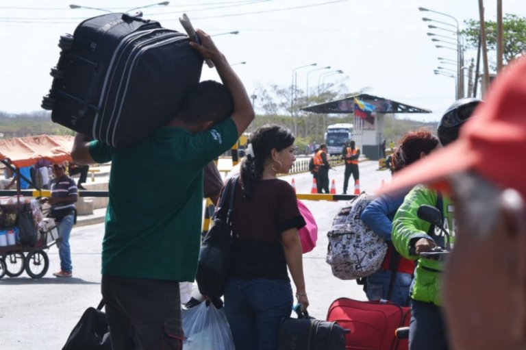 Crisis entre Colombia y Venezuela debe ir a Corte Internacional de Justicia: exjuez español