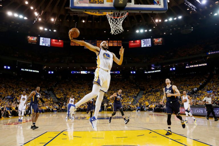 Warriors ganaron y tomaron ventaja de 2-0 en semifinales de conferencia