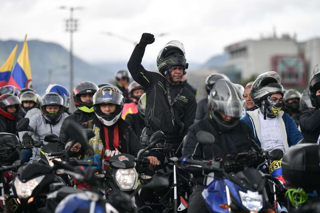 Protesta de motociclistas en Bogotá por la prohibición del parrillero hombre los fines de semana