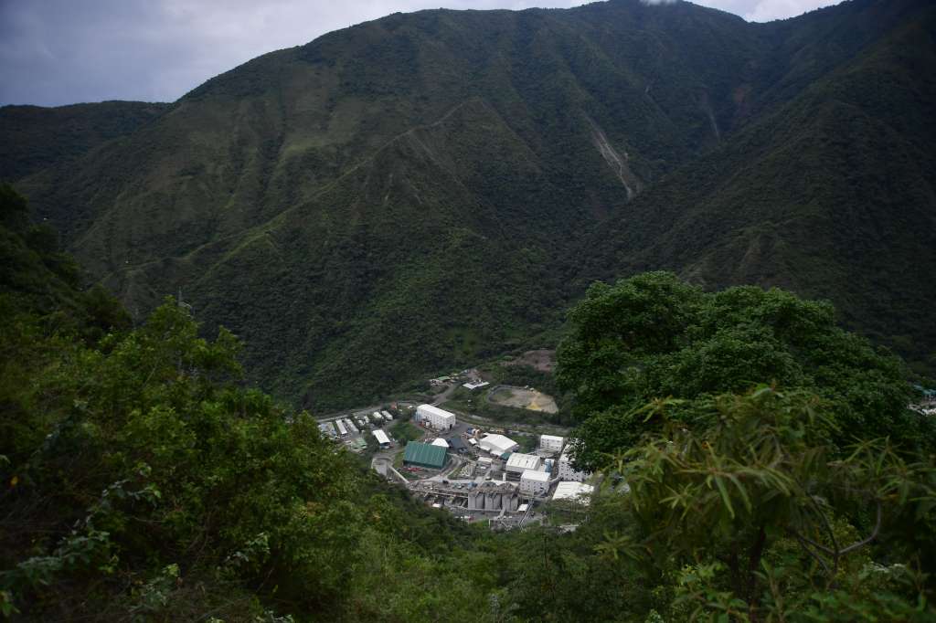 Entrada, túneles, trabajadores y maquinaria de esta mina, ubicada en la vereda Higabra, en Buriticá (Antioquia).