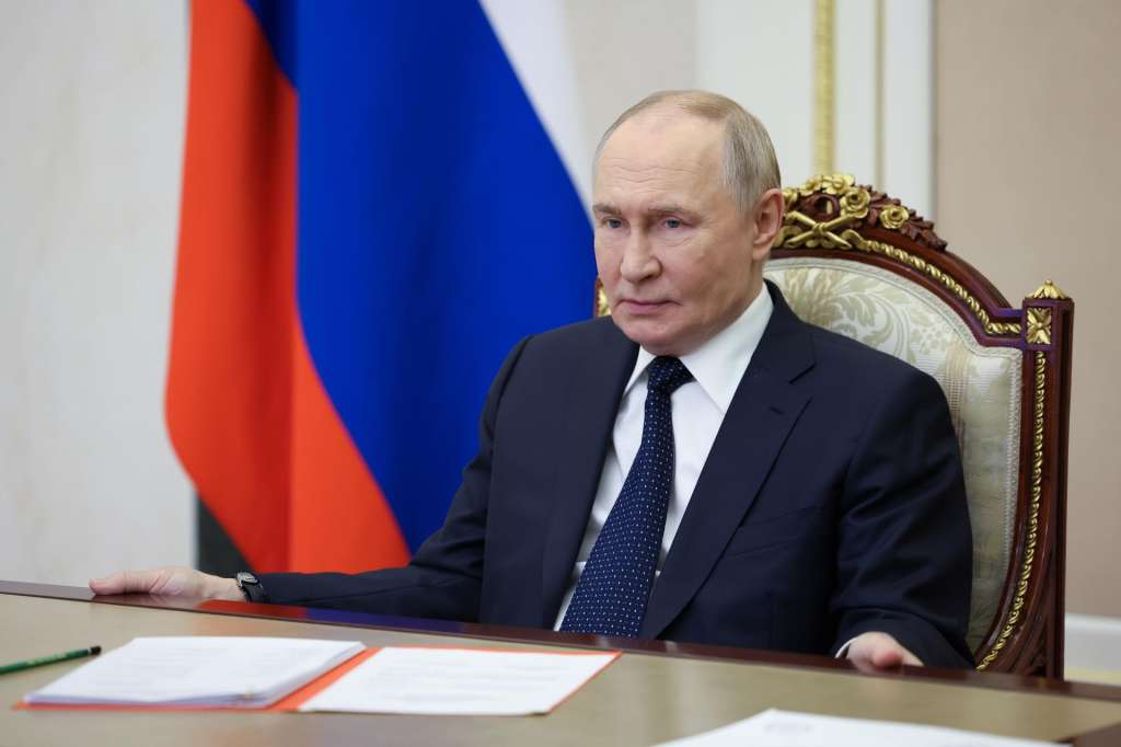 MOSCOW (Russian Federation), 24/10/2025.- Russian President Vladimir Putin chairs a meeting with members of the Security Council via videoconference in Moscow, Russia 24 October 2025. (Rusia, Moscú) EFE/EPA/ALEKSEY BABUSHKIN/SPUTNIK/KREMLIN POOL MANDATORY CREDIT