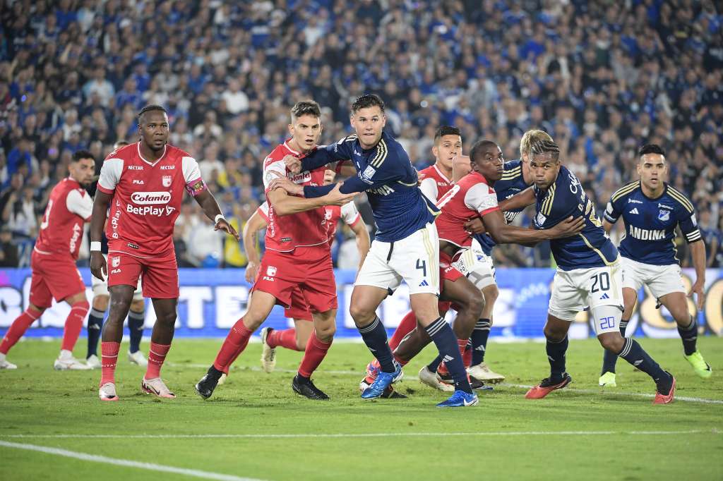 Jugador de Millonarios durante encuentro ante Santa Fe disputado en el Estadio El Campin de Bogotá por los cuadrangulares de la Liga BetPlay Dimayor