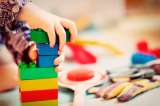 Los efectos negativos de dar a tus hijos regalos en exceso. ¿Qué deben hacer los padres?