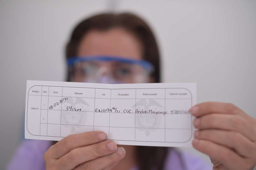 Inicio del proceso de vacunación contra Covid-19, al  personal de la salud en Bogotá.