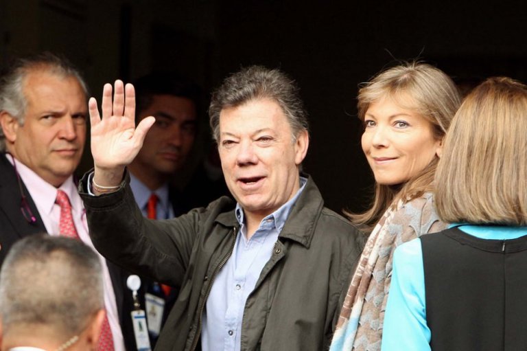 Santos no va a dejar de gobernar: Mindefensa