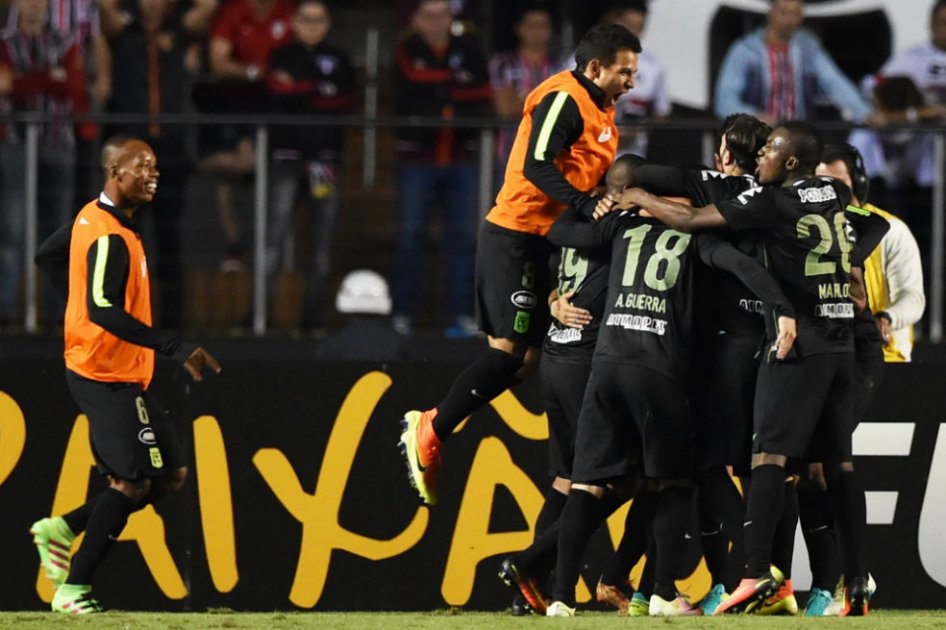 Atlético Nacional celebra uno de los goles de Miguel Borja en el partido de ida de la semifinal de la Copa Libertadores. Foto: AFP