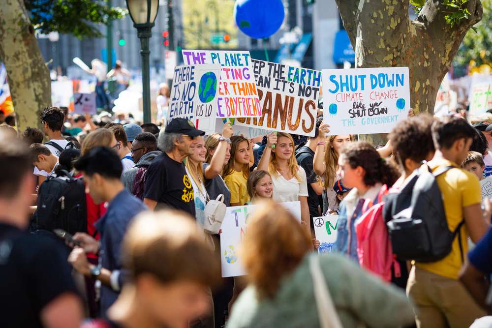 Desde las organizaciones ambientales y la sociedad civil es necesario presionar a los gobiernos para que adopten políticas más ambiciosas para combatir el cambio climático.
