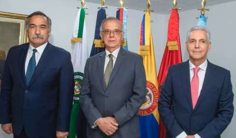Petro pidió la renuncia a los tres viceministros de Defensa
