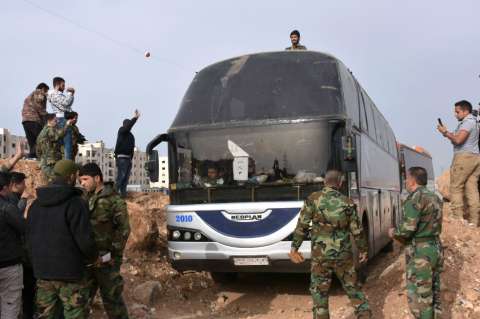 Se reanuda proceso de evacuación en Siria tras 48 horas de bloqueo