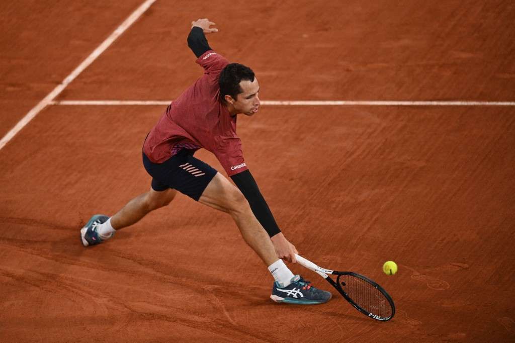 El tenista colombiano Daniel Galán, durante el partido de este sábado contra el serbio Novak Djokovic.