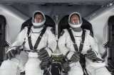 ¿Quiénes son los astronautas que harán el primer vuelo comercial tripulado al espacio?