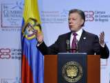 Santos arremete contra medidas migratorias de EE. UU., sin mencionar a Trump