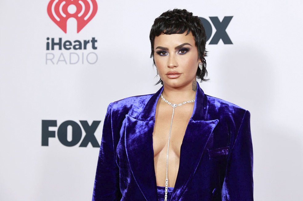 La ex de Maluma, Natalia Barulich, incendia las redes con sus fotos. La estrella Demi Lovato quedó impactada con ella.