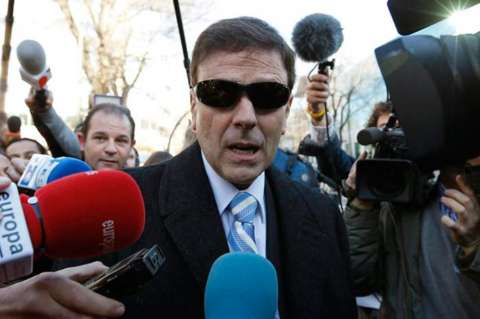 Fuentes admite su pánico a la prensa, pero no las preguntas de la acusación