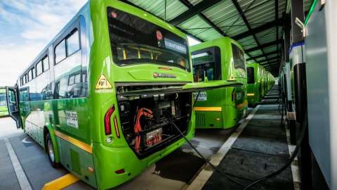 Reciclar las baterías de la transición energética, el reto ambiental que tiene Colombia