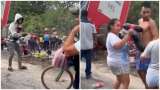 Saquearon camión de gaseosas tras volcarse en la vía Ciénaga-Santa Marta