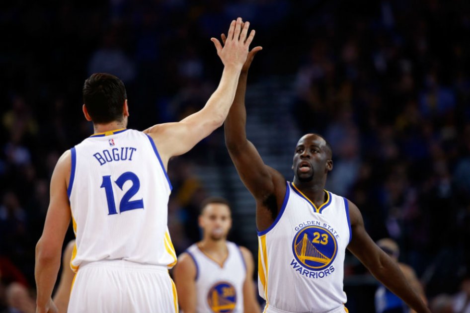 Andrew Bogu durante el triunfo de los Warriors contra los Mavericks. Foto: AFP