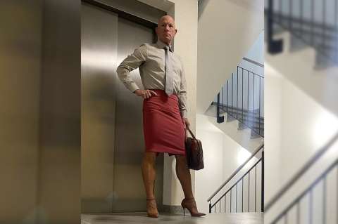 “La ropa no debería determinar la orientación sexual”: el influencer con tacones
