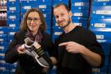 Crean zapatillas que funcionan como boleto para el metro de Berlín