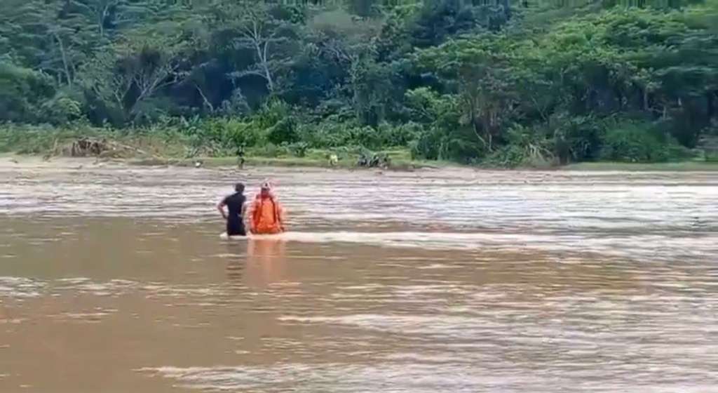 Organismos de socorro adelantan labores de rastreo, donde joven desapareció en el caudal de la zona rural de Chuspas.