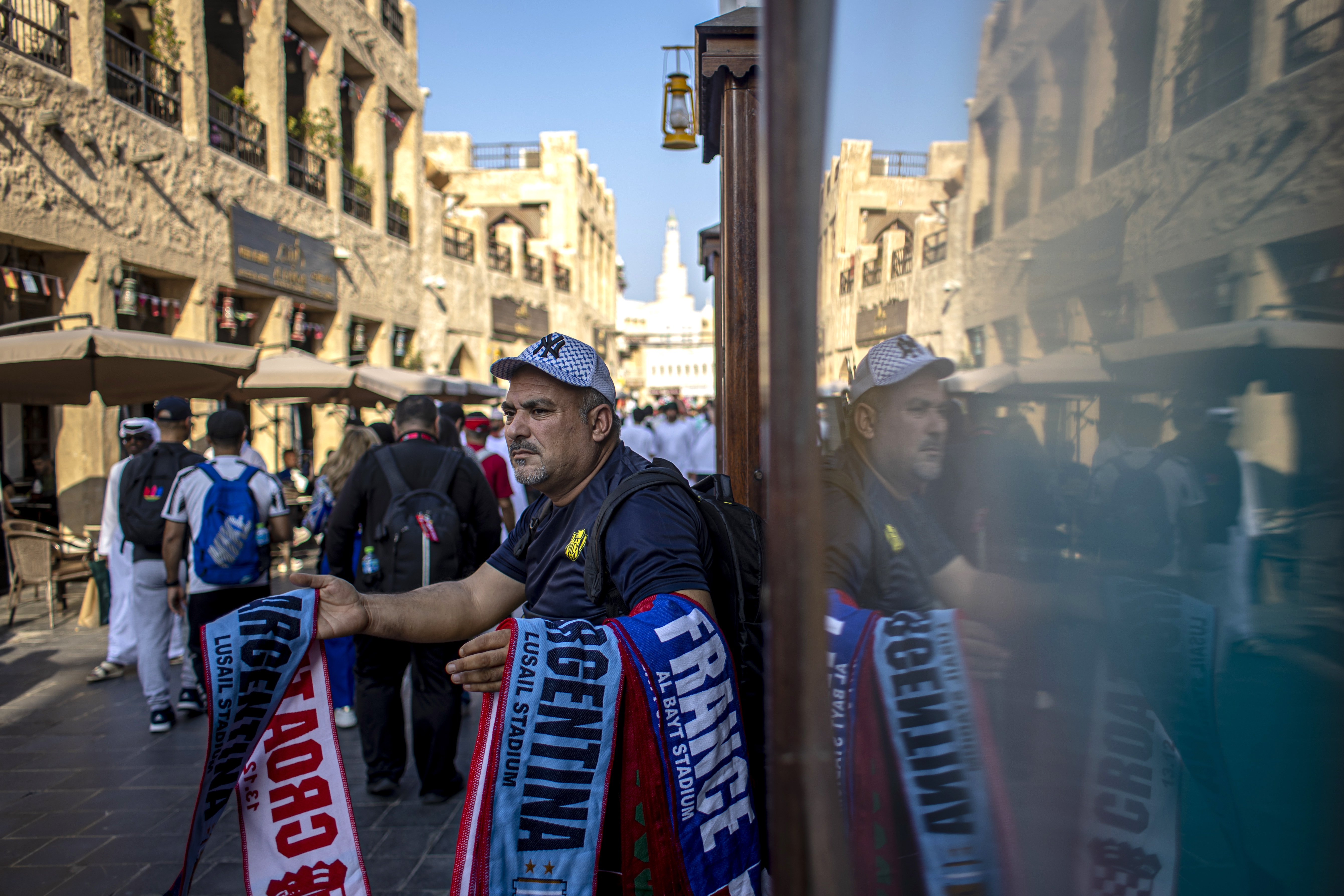 Doha (Qatar), 13/12/2022.- A street vendor offers match scarfs at the Souq Waqif market during FIFA World Cup 2022 in Doha, Qatar, 13 December 2022. Croatia will face Argentina in their FIFA World Cup 2022 semi final soccer match on 13 December 2022. (Mundial de Fútbol, Croacia, Catar) EFE/EPA/MARTIN DIVISEK