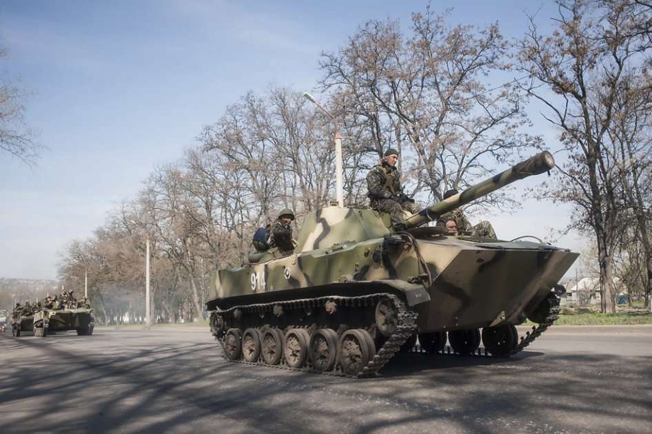 na columna de seis blindados ucranianos se pasó hoy a los prorrusos y entró en la ciudad de Sláviansk, el foco de la sublevación contra el Gobierno de Kiev en el sureste de Ucrania