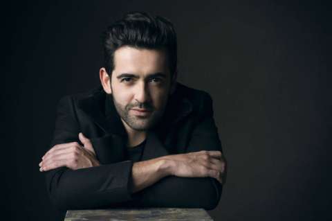Alejandro González le escribe a cupido en su nueva canción
