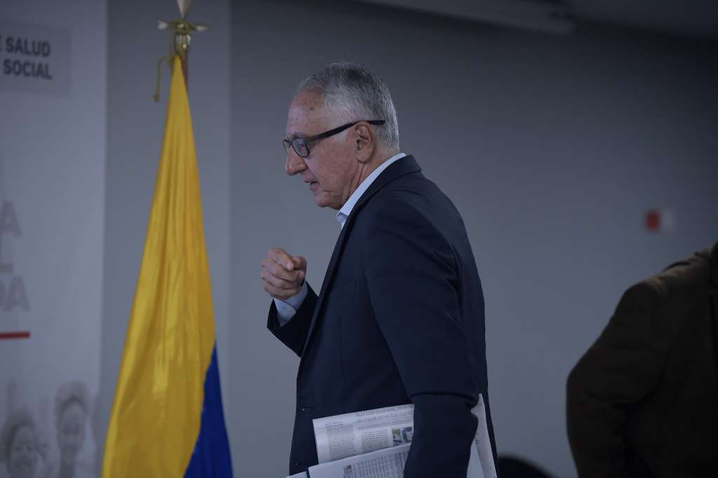 Ministro de Salud, en rueda de prensa por la deuda que tiene la EPS Sanitas con la red de droguerías Cruz Verde.