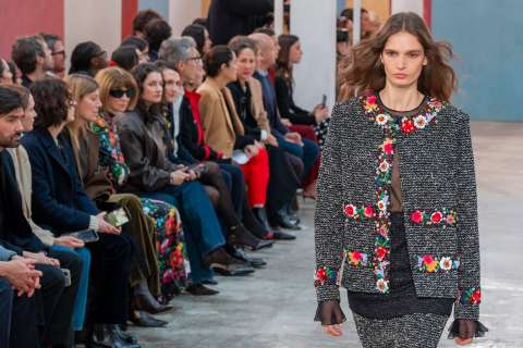 El jardín de la moda: historia, técnica y persistencia de lo floral