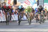 Kittel vence en la tercera etapa, Matthews sigue con la ‘maglia rosa’