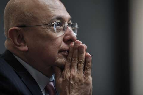 Ministro Montealegre seguirá acudiendo como víctima al juicio contra Uribe