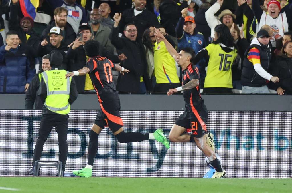 London (United Kingdom), 22/03/2024.- Daniel Munoz (R) of Colombia celebrates scoring the 0-1 goal during the friendly international soccer match between Spain and Colombia in London, Britain, 22 March 2024. (Futbol, Amistoso, España, Reino Unido, Londres) EFE/EPA/NEIL HALL