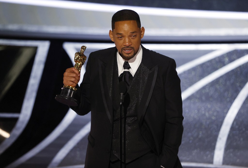 Hollywood (United States), 27/03/2022.- (FILE) - Us actor Will Smith reacts after winning the Oscar for Best Actor for 'King Richard' during the 94th annual Academy Awards ceremony at the Dolby Theatre in Hollywood, Los Angeles, California, USA, 27 March 2022 (reissued 08 April 2022). The Academy of Motion Pictures Arts and Sciences' Board of Governors decided on 08 April 2022 to ban Will Smith from attending all its events, including the Academy Awards, for ten years after the Best Actor winner slapped presenter Chris Rock on stage during the 94th Oscars ceremony. Smith had slapped US comedian Rock over an assumed verbal insult of Smith's wife, US actress Jada Pinkett Smith. (Estados Unidos) EFE/EPA/ETIENNE LAURENT
