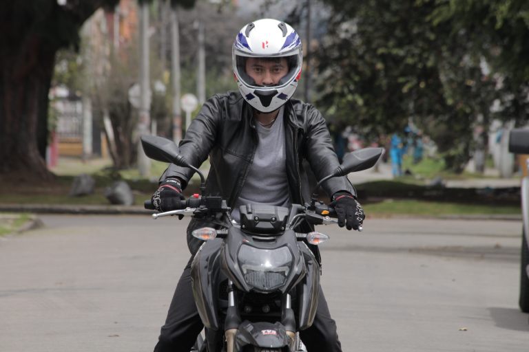 “¡Usa casco, cabeza dura!”: así es la campaña que promueve la seguridad de motociclistas